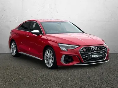 Begagnad Audi A3 Comfort 296 HK (217 kW) 2023 Röd Sedan
