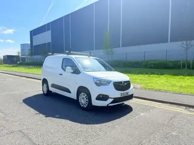 Gebraucht Vauxhall Combo Sportive 100 PS (73 kW) 2021 Weiß Van / Kleinbus