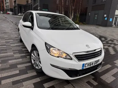 Used Peugeot 308 Active 100 HP (73 kW) 2014 White Hatchback