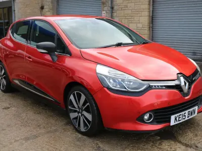 Used Renault Clio Dynamique 90 HP (66 kW) 2015 Red Hatchback