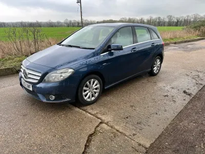 Begagnad Mercedes B180 SE 122 HK (89 kW) 2012 Blå Minibuss