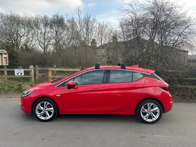 Used Vauxhall Astra SRi 105 HP (77 kW) 2016 Red Hatchback
