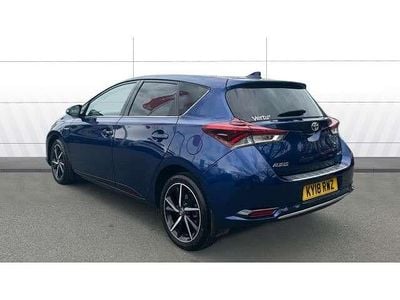 Usado Toyota Auris Hybrid Design 136 HP (100 kW) 2018 Azul Citadino
