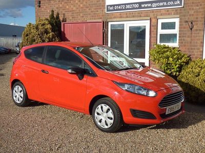 Used Ford Fiesta Studio 82 HP (60 kW) 2015 Red Hatchback