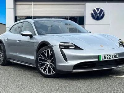 Usado Porsche Taycan Cross Turismo 350 kW (476 HP) 2022 Prateado Carrinha