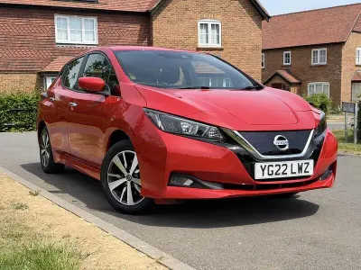 Used Nissan Leaf Acenta 41 kW (56 HP) 2022 Red Hatchback