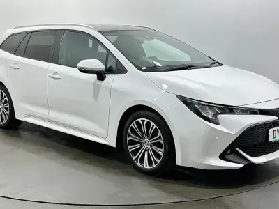 Used Toyota Corolla Design 116 HP (85 kW) 2019 White Estate