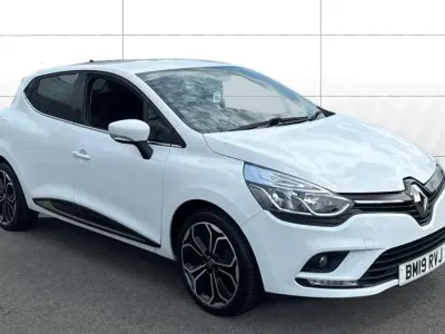 Used Renault Clio Iconic 76 HP (55 kW) 2019 White Hatchback
