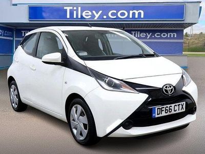 Used Toyota Aygo X-play 69 HP (50 kW) 2016 White Hatchback