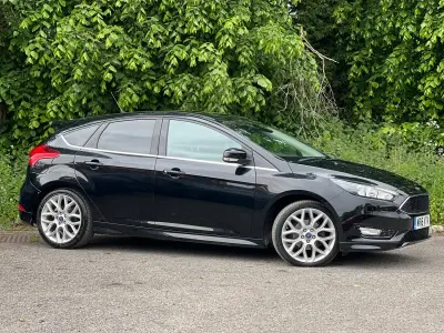 Begagnad Ford Focus Zetec 2016 Svart Halvkombi