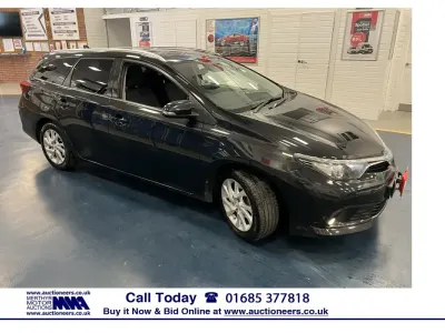 Używany Toyota Auris Hybrid 136 KM (100 kW) 2018 Czarny Kombi