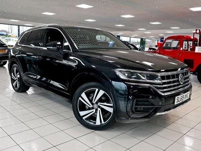 Deep black pearl Used 2019 VW Touareg R-line SUV | £29,989 (Fair price)