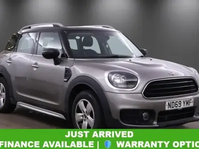 Usado Mini Cooper Classic 136 CV (100 kW) 2020 Plateado Utilitario