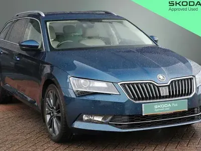 Used Skoda Superb SE L Executive 190 HP (139 kW) 2017 Lava blue metallic Estate