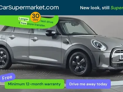 Usado Mini Cooper Classic 136 CV (100 kW) 2022 Gris Utilitario
