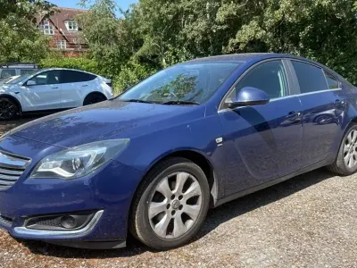 Used Vauxhall Insignia SRi 140 HP (102 kW) 2014 Blue Hatchback