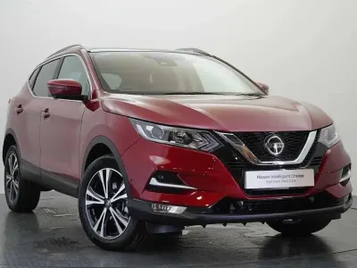 Used Nissan Qashqai N-Connecta 115 HP (84 kW) 2018 Red SUV