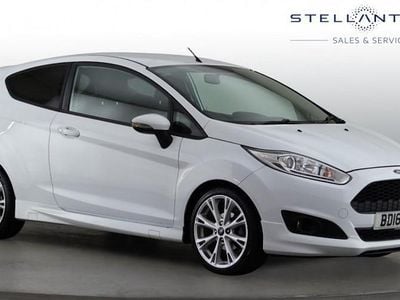Used Ford Fiesta Zetec 125 HP (91 kW) 2016 White Hatchback