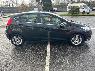 Begagnad Ford Fiesta Zetec 82 HK (60 kW) 2013 Svart Halvkombi