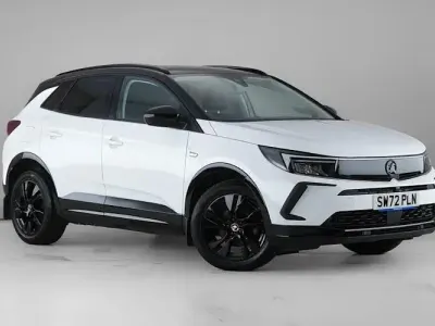 Used Vauxhall Grandland X GS Line 131 HP (96 kW) 2022 White SUV