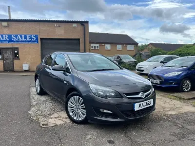 Käytetty Vauxhall Astra Excite 100 HP (73 kW) 2015 Harmaa Viistoperä