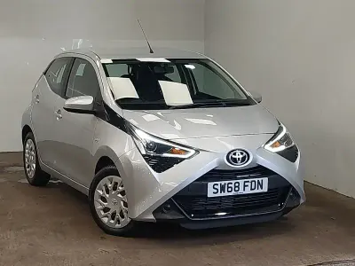 Used Toyota Aygo X-play 72 HP (52 kW) 2019 Silver Hatchback