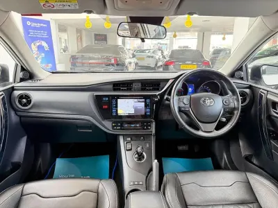 Used Toyota Auris Hybrid