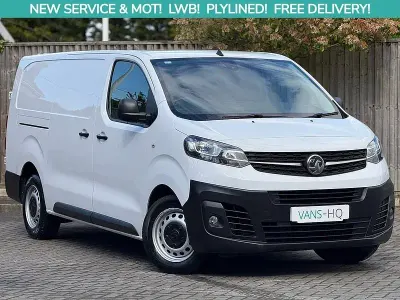 Usado Vauxhall Vivaro 145 HP (106 kW) 2023 Branco Monovolume