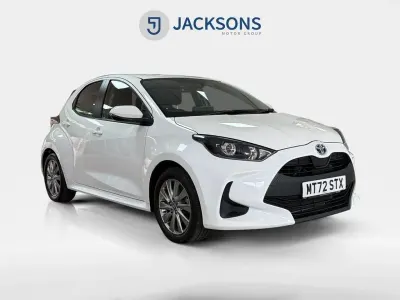 Usata Toyota Yaris Hybrid 116 CV (85 kW) 2022 Bianco Utilitaria