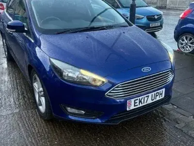 Used Ford Focus Zetec 125 HP (91 kW) 2017 Blue Hatchback