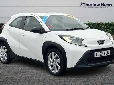 Used Toyota Aygo X PURE 72 HP (52 kW) 2022 White SUV