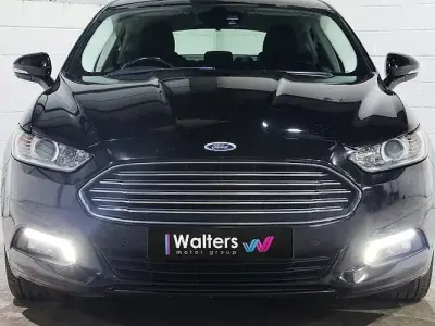 Usado Ford Mondeo Zetec 150 HP (110 kW) 2018 Preto Citadino