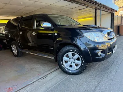 Second-hand Toyota HiLux 171 CP (125 kW) 2011 Negru Pickup