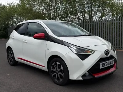 Usado Toyota Aygo Trend 72 HP (52 kW) 2020 Branco Citadino
