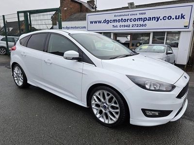 Used Ford Focus Zetec 120 HP (88 kW) 2015 White Hatchback
