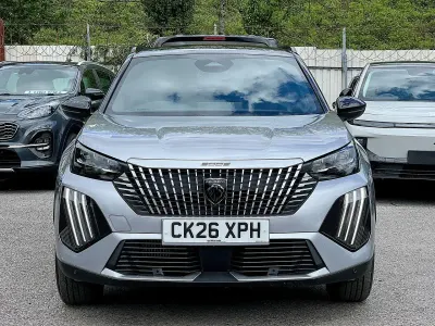 Nouă Peugeot 2008 GT 129 CP (94 kW) 2026 Gri SUV
