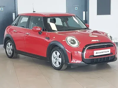 Używany Mini Cooper Classic 136 KM (100 kW) 2022 Czerwony Hatchback