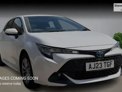 Used Toyota Corolla 140 HP (102 kW) 2023 White Hatchback