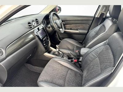 Used Suzuki Vitara SZ-T 127 HP (93 kW) 2022 White SUV