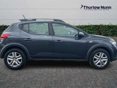 Usado Dacia Sandero Expression 91 CV (66 kW) 2023 Gris Utilitario
