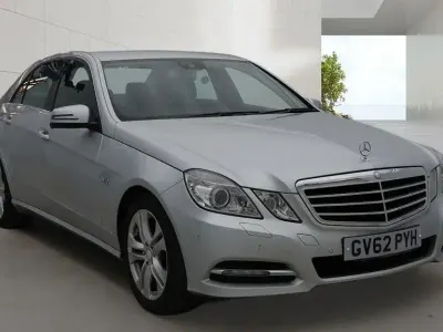 Käytetty Mercedes E200 Avantgarde 2013 Hopea Sedan