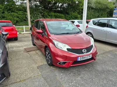 Używany Nissan Note Tekna 90 KM (66 kW) 2014 Czerwony Hatchback