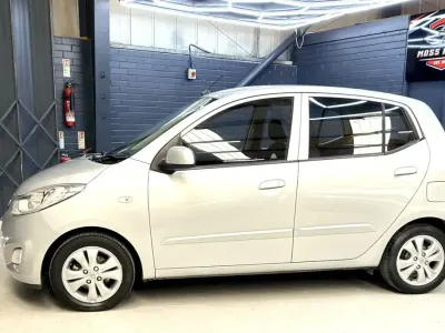 Gebraucht Hyundai i10 Active 83 PS (61 kW) 2013 Silber Kleinwagen