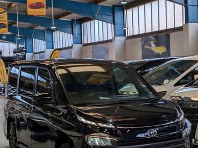 Begagnad Toyota Noah 2026 Svart Minibuss