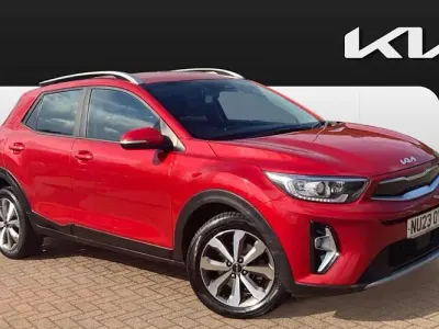 Usado Kia Stonic 101 HP (74 kW) 2023 Vermelho SUV