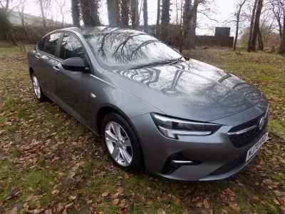 Usado Vauxhall Insignia Sport 122 HP (89 kW) 2020 Cinzento Citadino