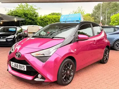 Usado Toyota Aygo X-cite 72 CV (52 kW) 2019 Púrpura Utilitario