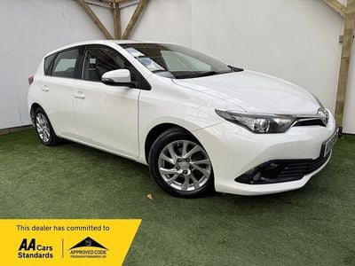 White Used 2016 Toyota Auris Hatchback | £5,395 (Good price)