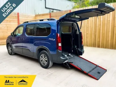 Used Peugeot Rifter Allure 131 HP (96 kW) 2023 Blue MPV