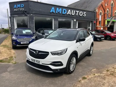Used Vauxhall Grandland X Sport 130 HP (95 kW) 2019 White SUV